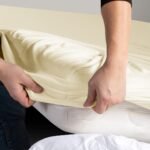 Medvilnės paklodė su guma „Cream“